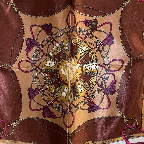 Stunner! Stunning! Spun polyester that is equal to silk! - Picture 4 of 8